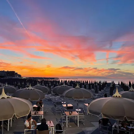 Lucia's House דירה